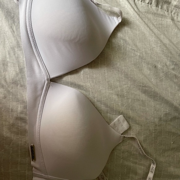 36D and C and medium sport bras - Picture 3 of 7